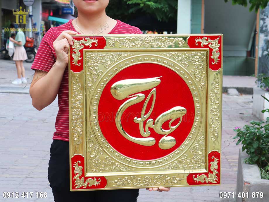 Bức tranh chữ Thọ ph&ugrave; hợp để treo tại kh&ocirc;ng gian ph&ograve;ng kh&aacute;ch, ph&ograve;ng thờ c&uacute;ng gia ti&ecirc;n &yacute; nghĩa